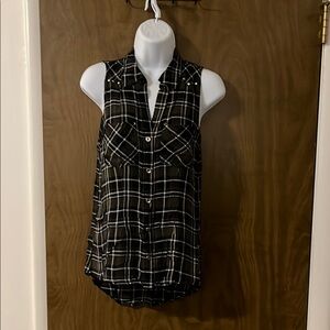 Rock & Republic Black and White Sleeveless Button Down Top